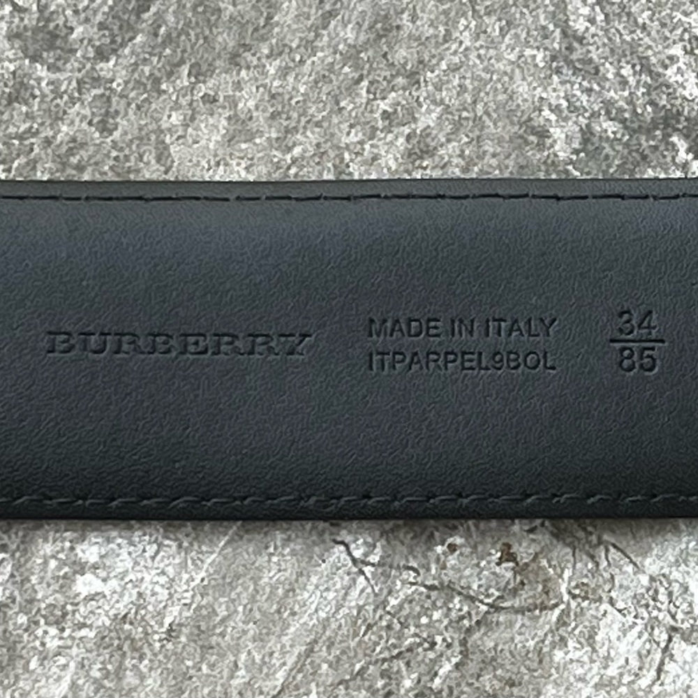 gray & black
Size 85 | 34
Silver buckle 
Leather
Made in Italy
CONDITION Great.